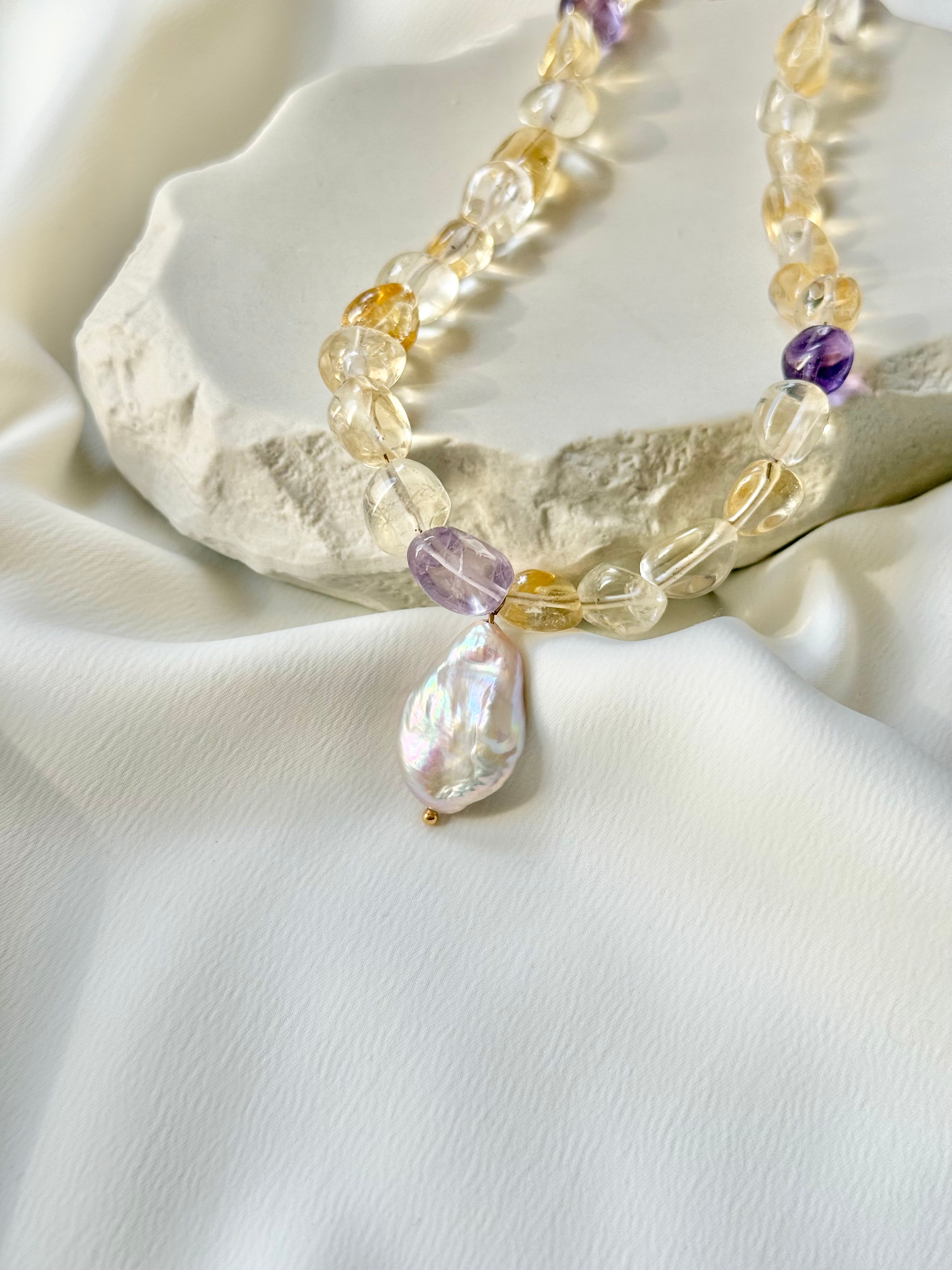 Luz Necklace