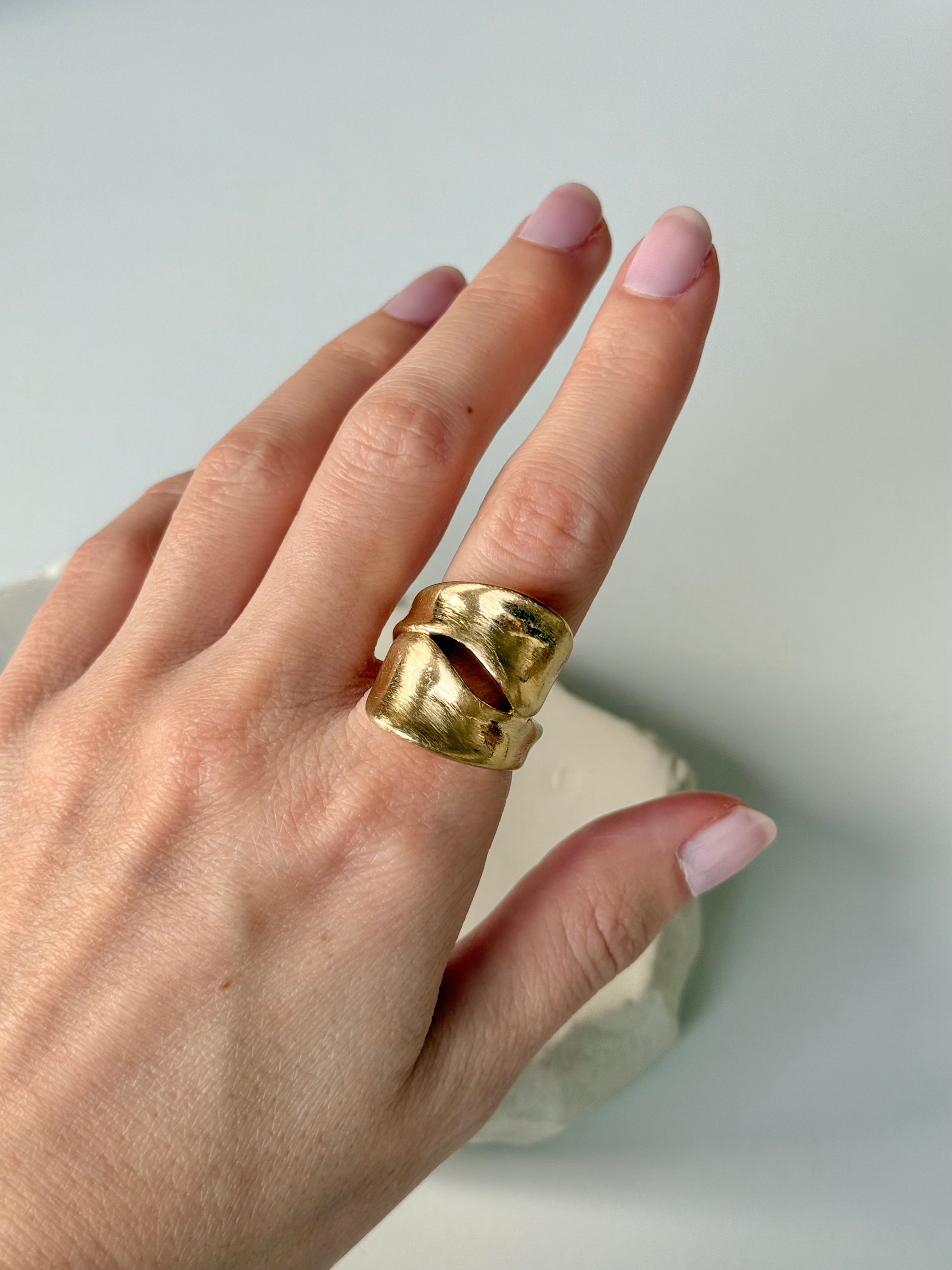 Sample Sale Ring zweigeteilt