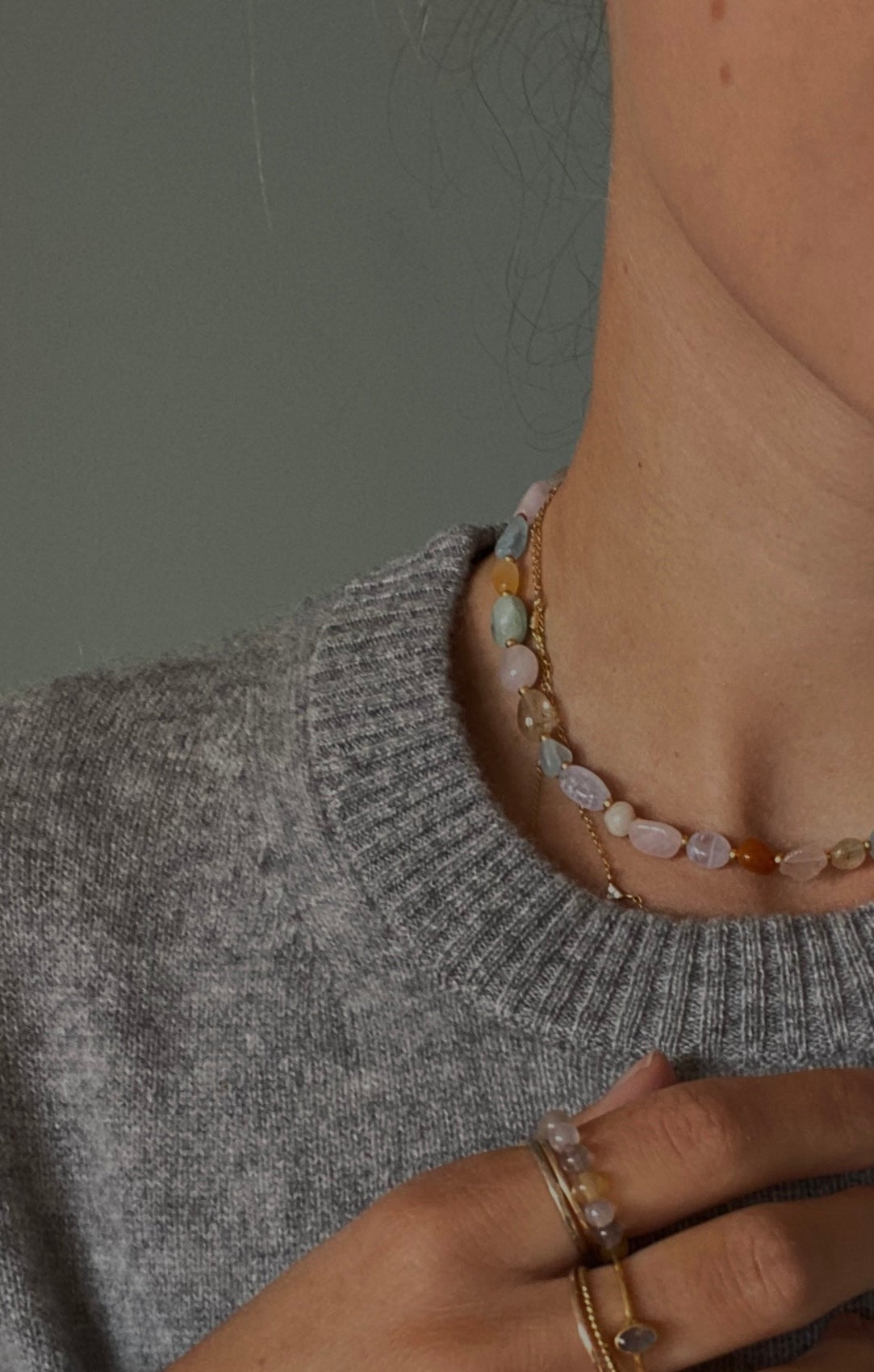 Tova Necklace | Pastellfarbene Edelsteinkette