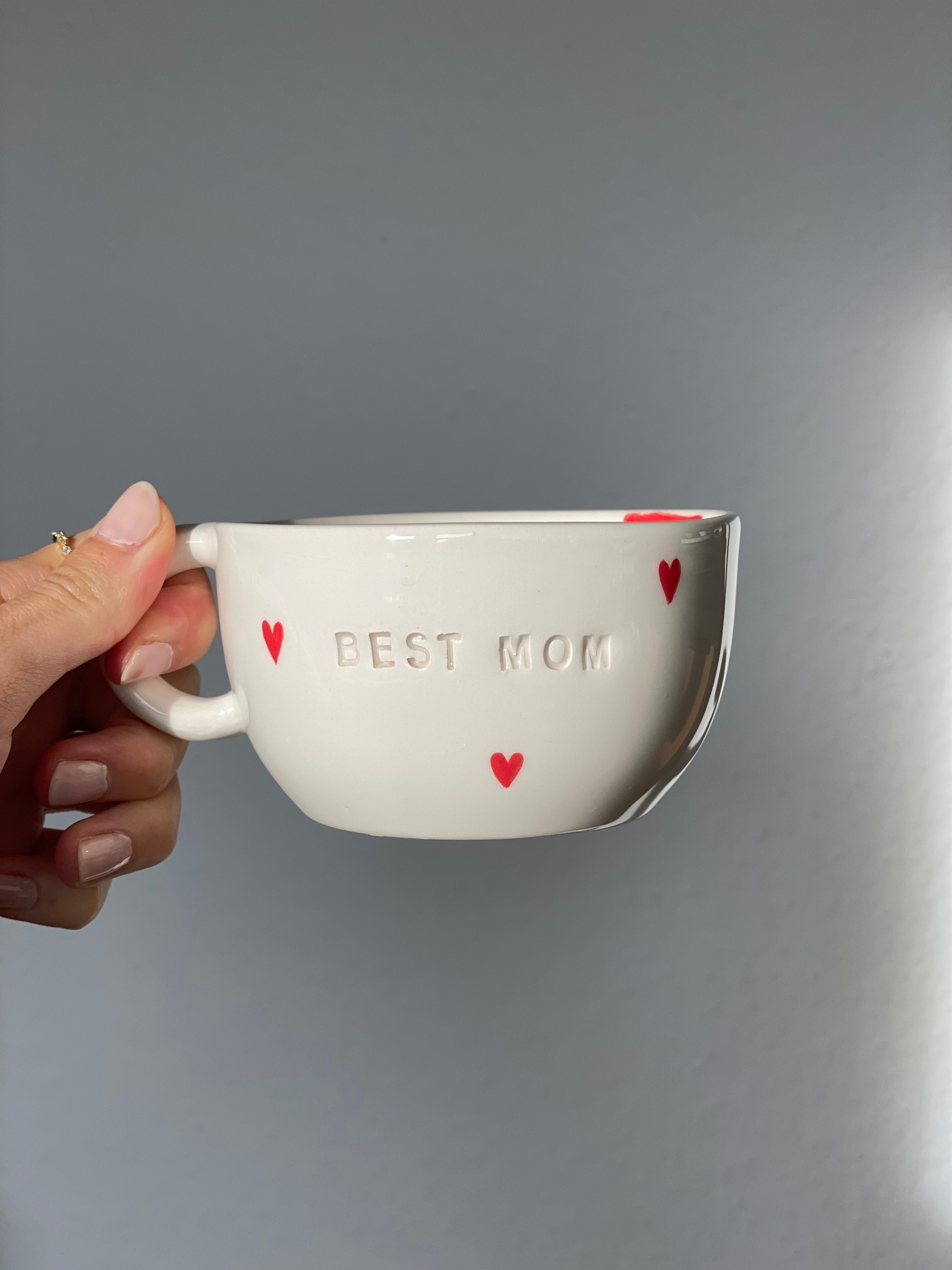 Best Mom Tasse mit roten Herzen