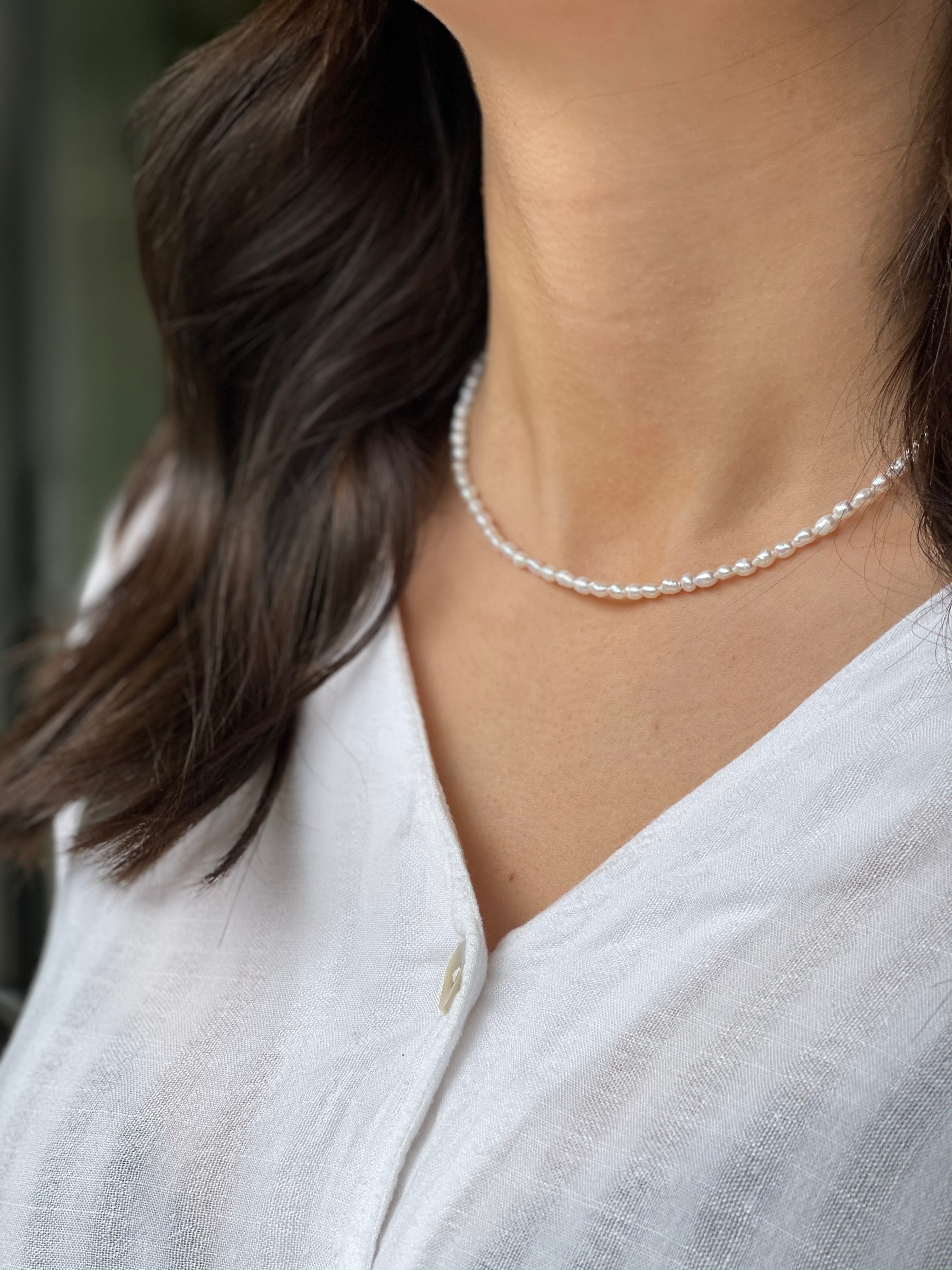 Tiny Pearl Choker | Choker mit reisförmigen Süßwasserperlen