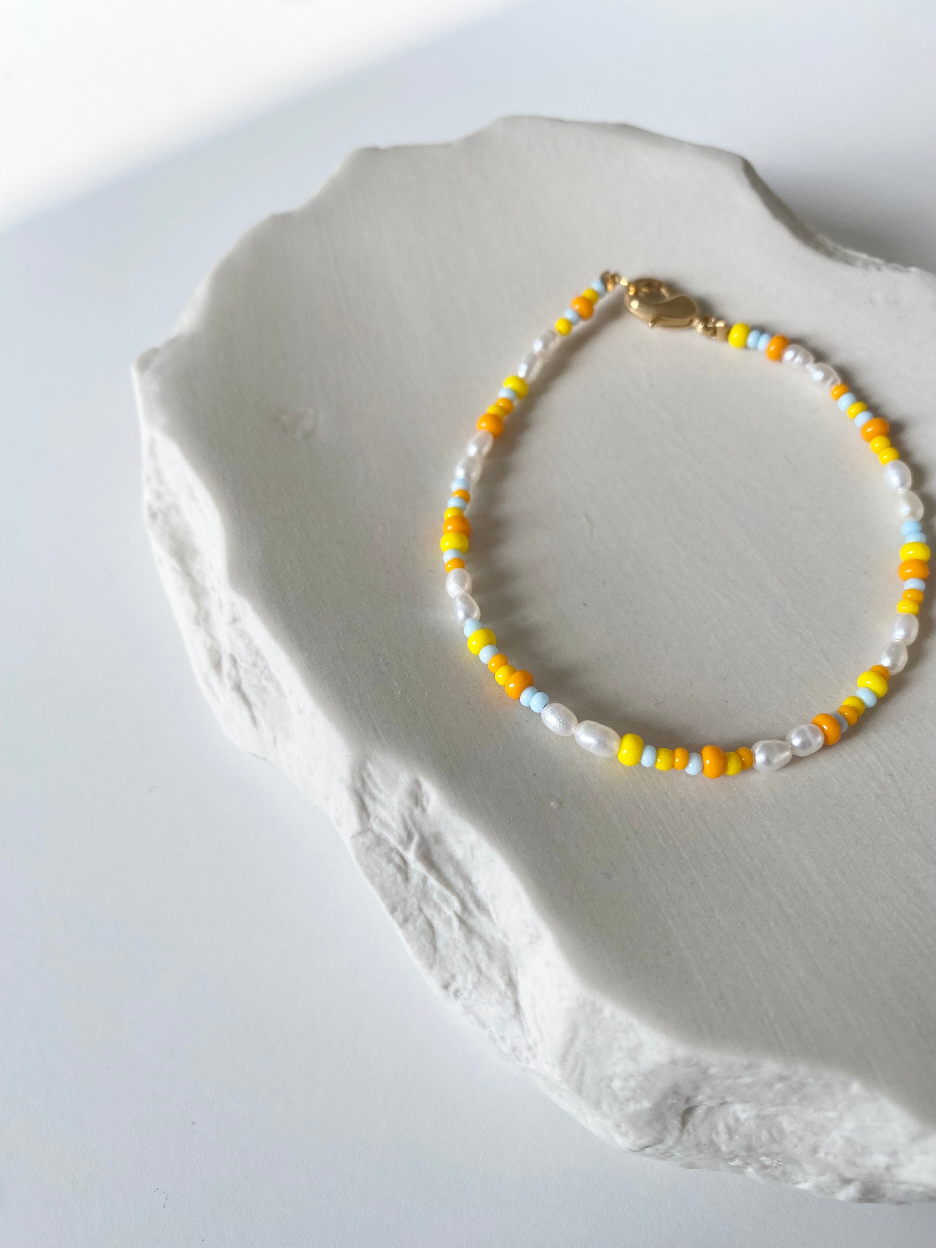 Sunflower Bracelet | Armband mit Süßwasserperlen und bunten Rocailles