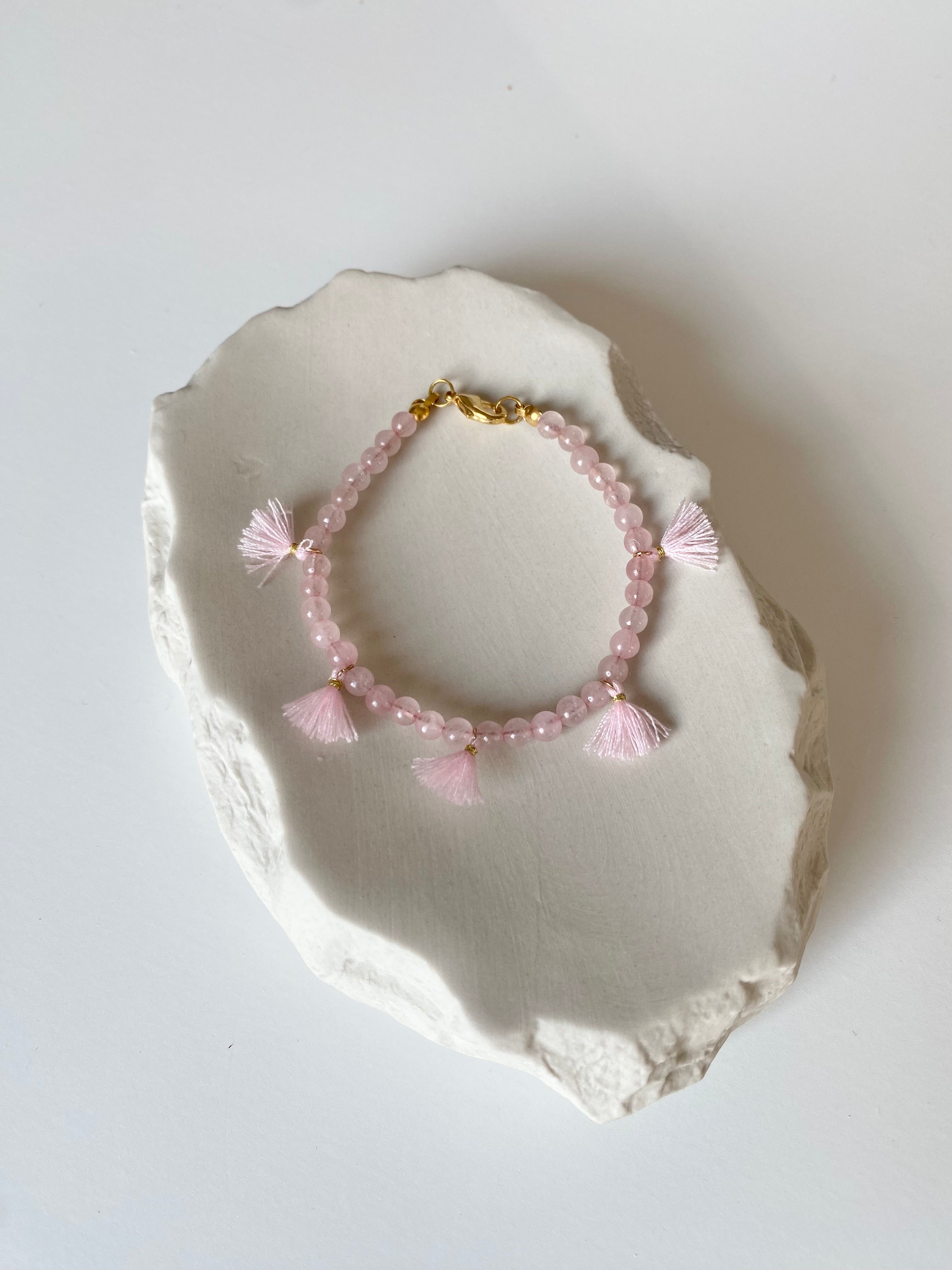 Sample Sale Rosa Armband mit Natursteinen und Fransen