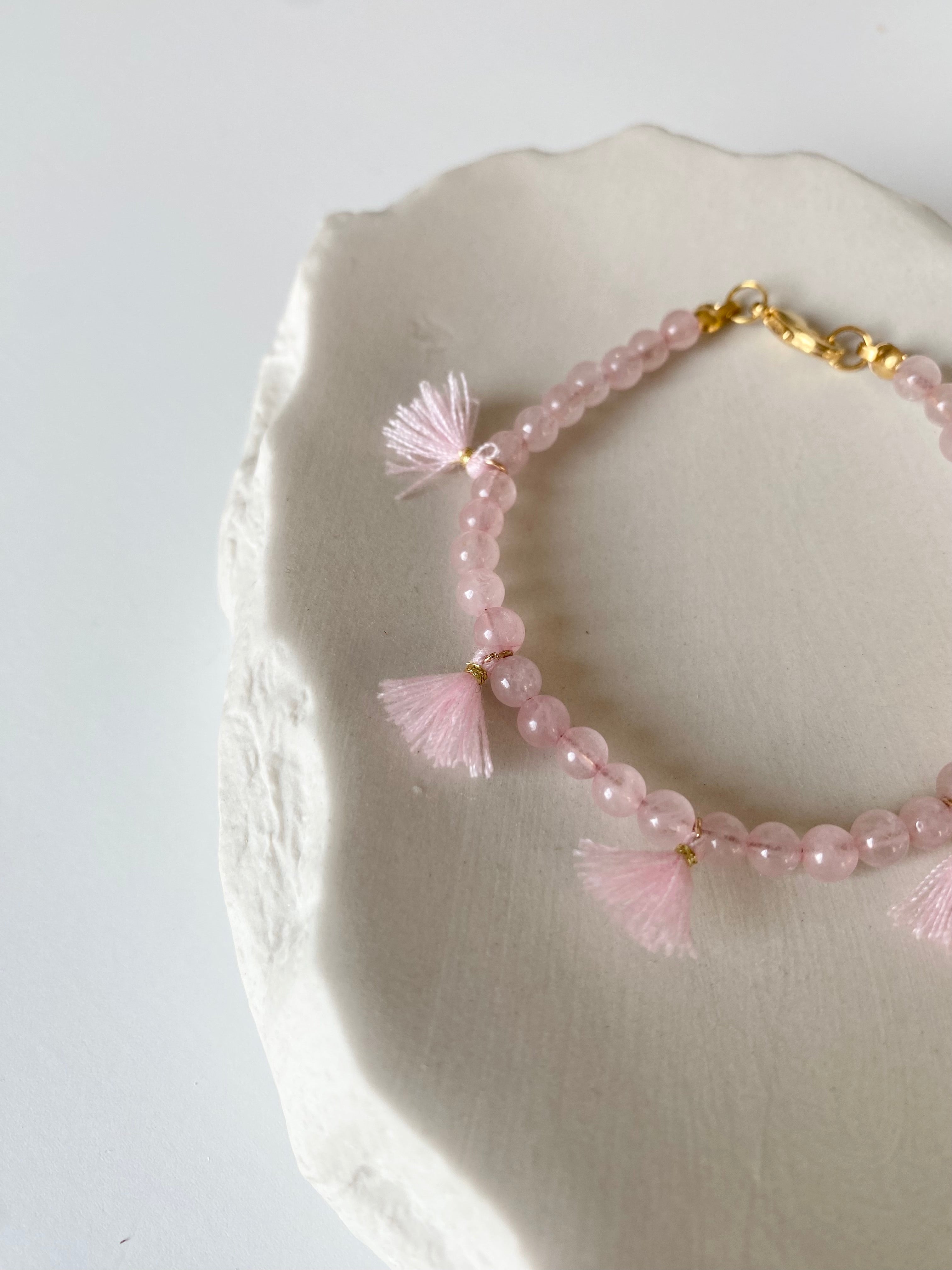 Sample Sale Rosa Armband mit Natursteinen und Fransen