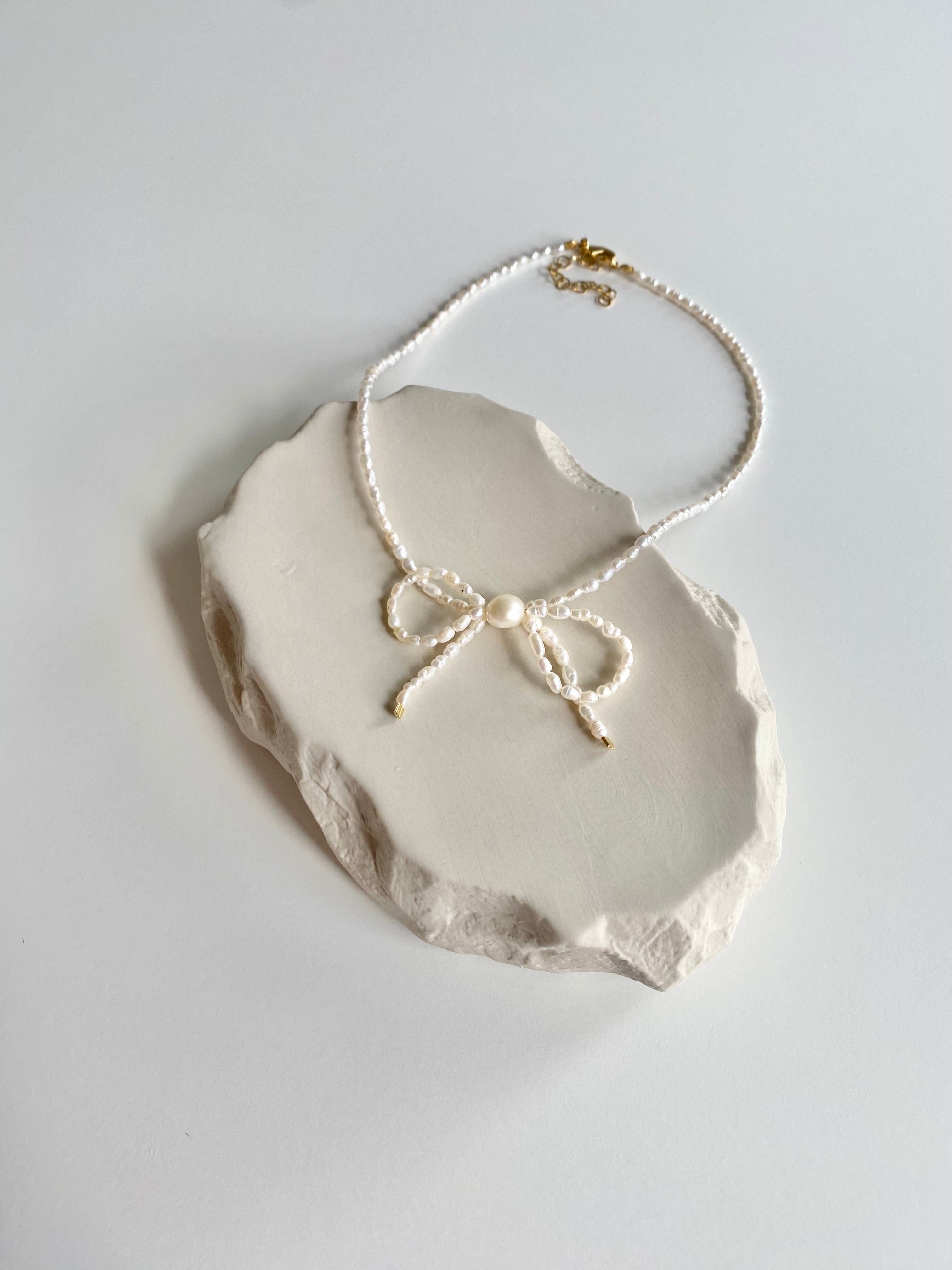 Bow Necklace