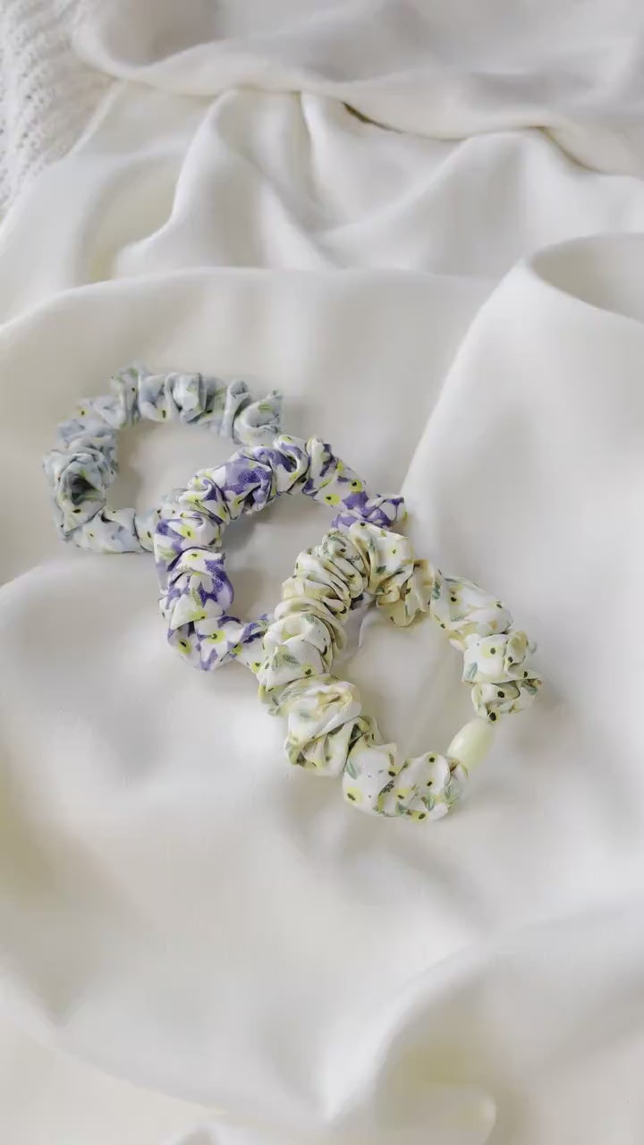 Little Flower Scrunchie | Haargummi mit Blumenmuster