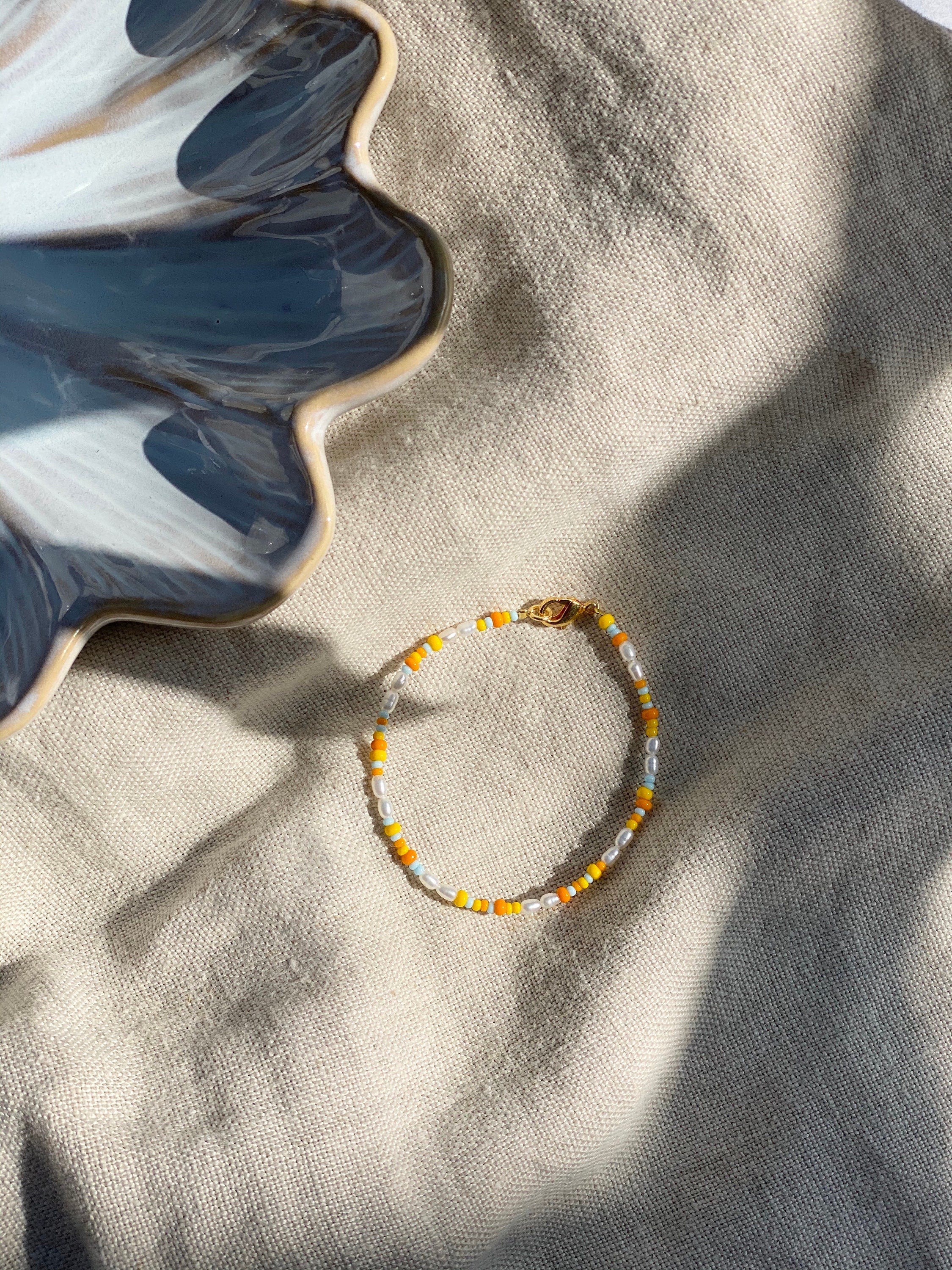 Sunflower Bracelet | Armband mit Süßwasserperlen und bunten Rocailles